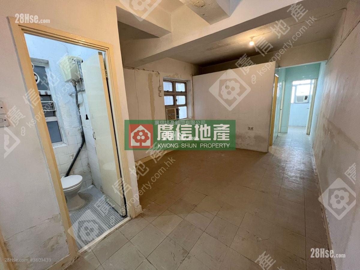 Chung Ying Building Sell 3 Bedrooms , 1 Bathroom 473 ft²