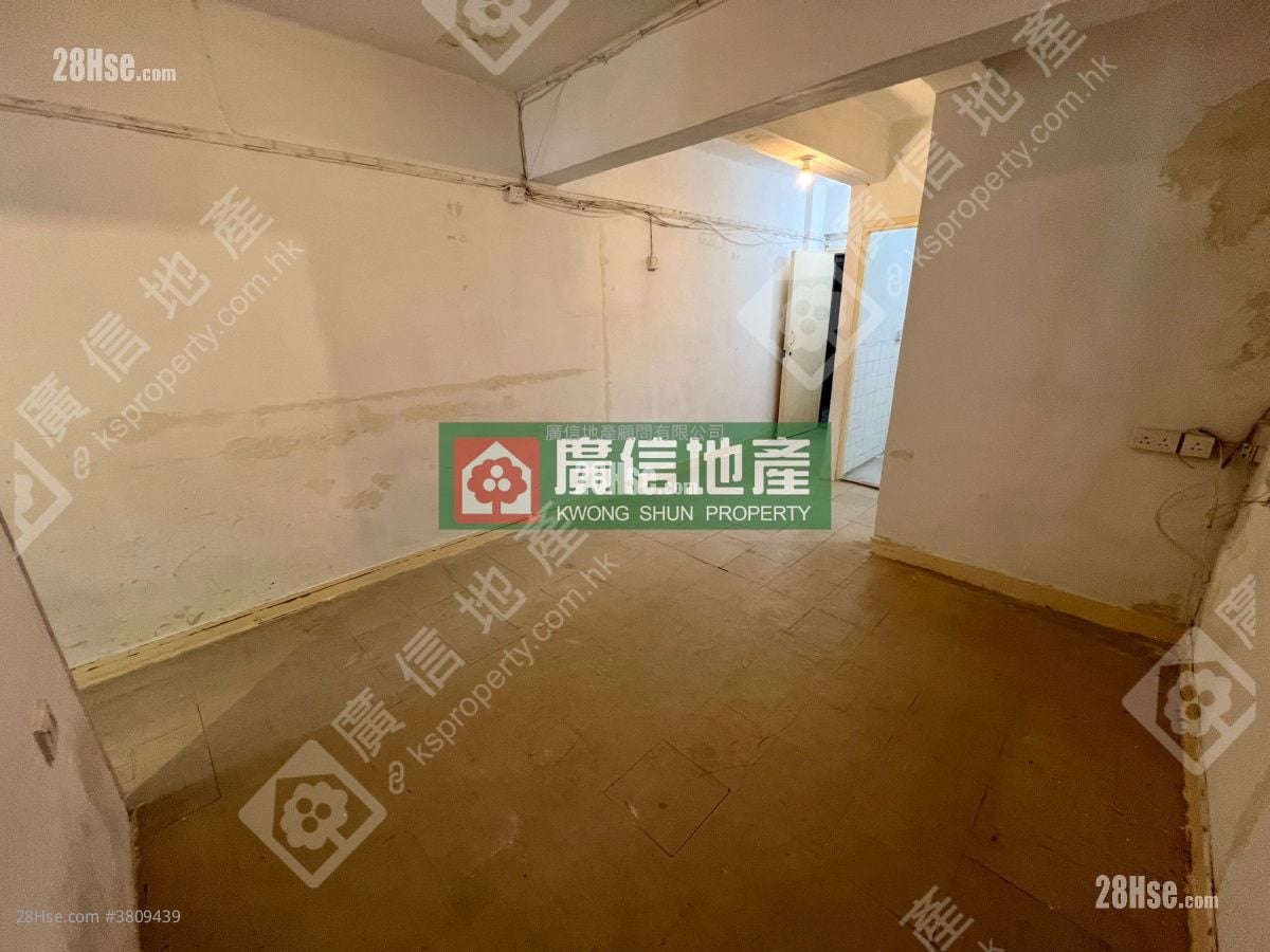 Chung Ying Building Sell 3 Bedrooms , 1 Bathroom 473 ft²