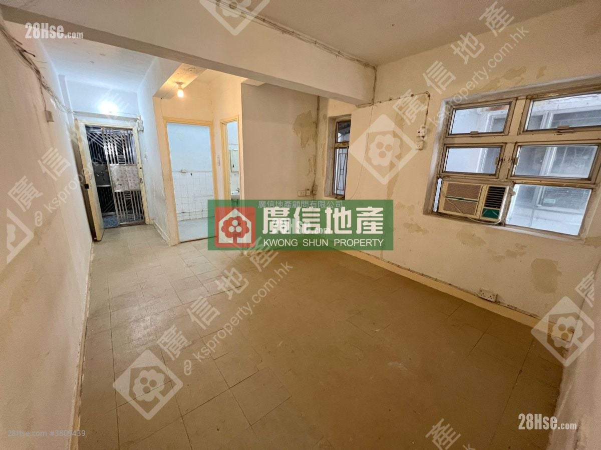 Chung Ying Building Sell 3 Bedrooms , 1 Bathroom 473 ft²