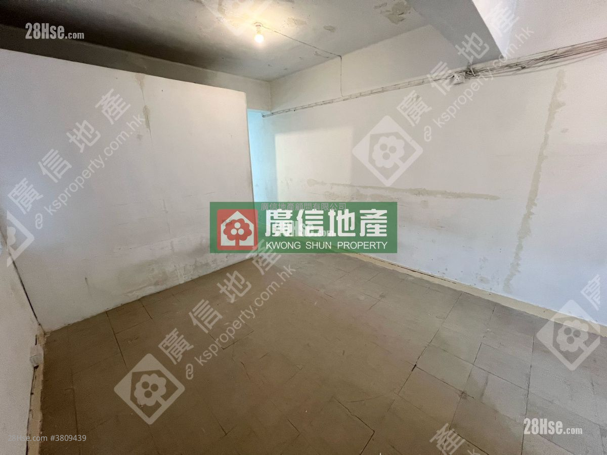 Chung Ying Building Sell 3 Bedrooms , 1 Bathroom 473 ft²