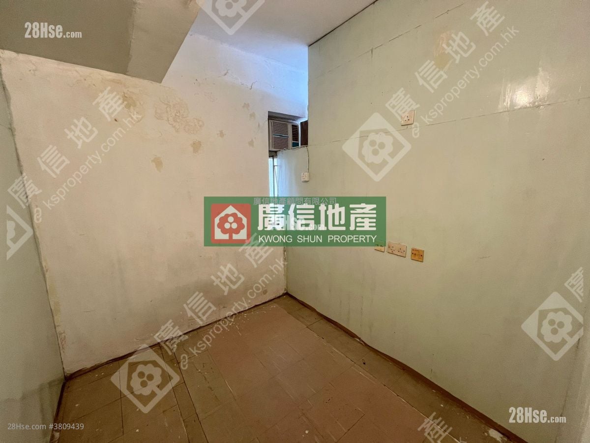 Chung Ying Building Sell 3 Bedrooms , 1 Bathroom 473 ft²