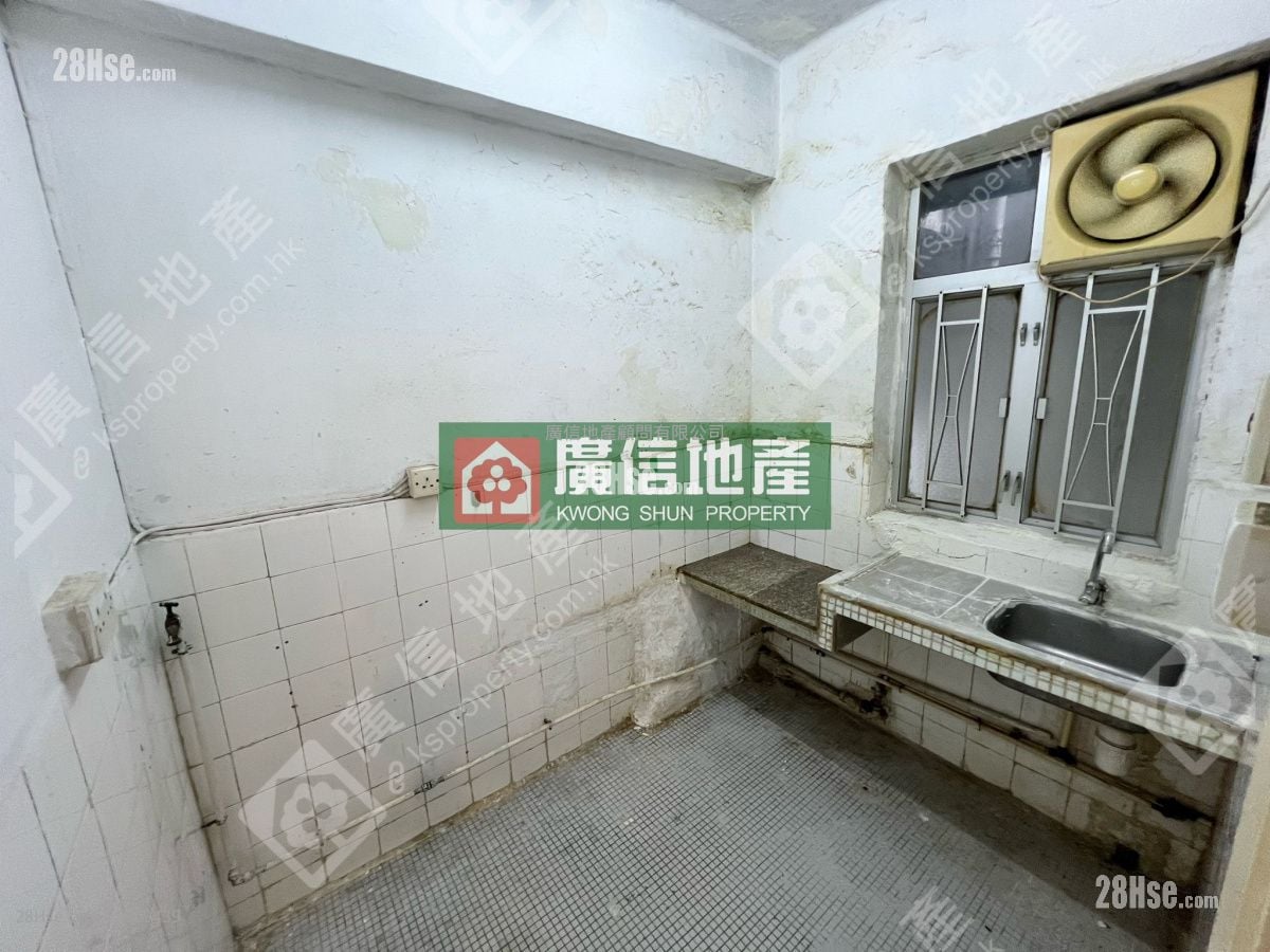 Chung Ying Building Sell 3 Bedrooms , 1 Bathroom 473 ft²