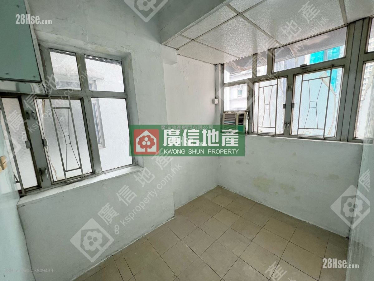 Chung Ying Building Sell 3 Bedrooms , 1 Bathroom 473 ft²