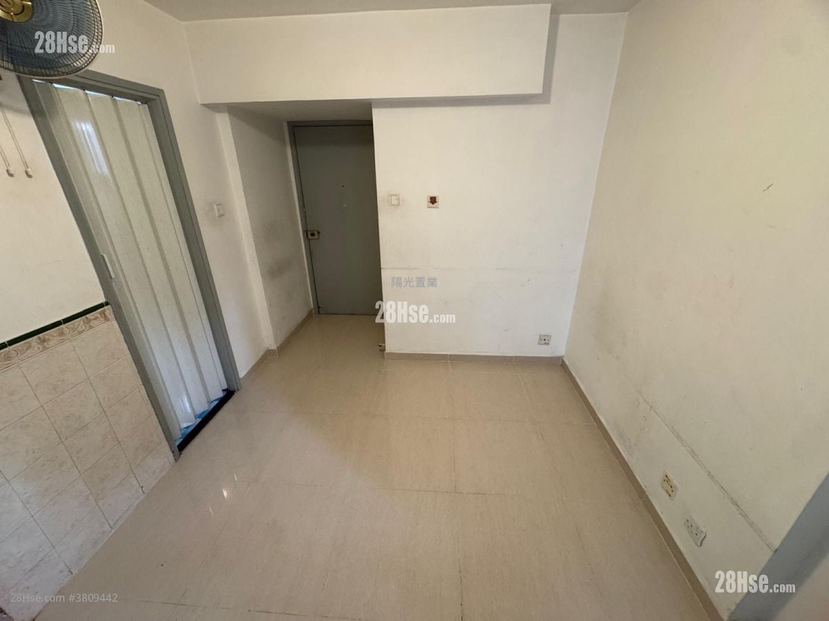 Ho Shun King Building Sell 2 Bedrooms , 1 Bathroom 324 ft²