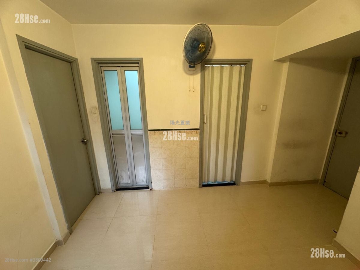 Ho Shun King Building Sell 2 Bedrooms , 1 Bathroom 324 ft²
