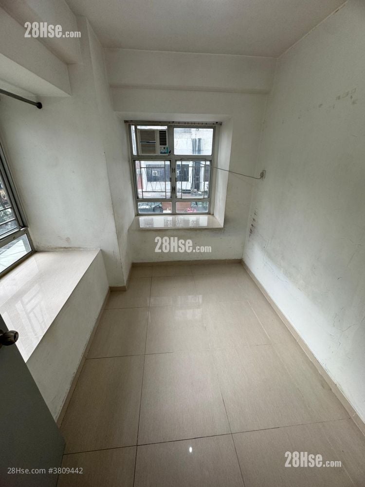 Ho Shun King Building Sell 2 Bedrooms , 1 Bathroom 324 ft²