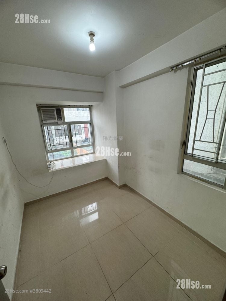 Ho Shun King Building Sell 2 Bedrooms , 1 Bathroom 324 ft²