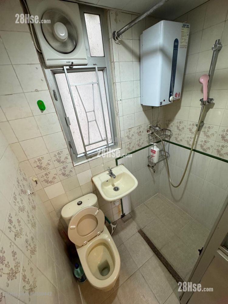 Ho Shun King Building Sell 2 Bedrooms , 1 Bathroom 324 ft²