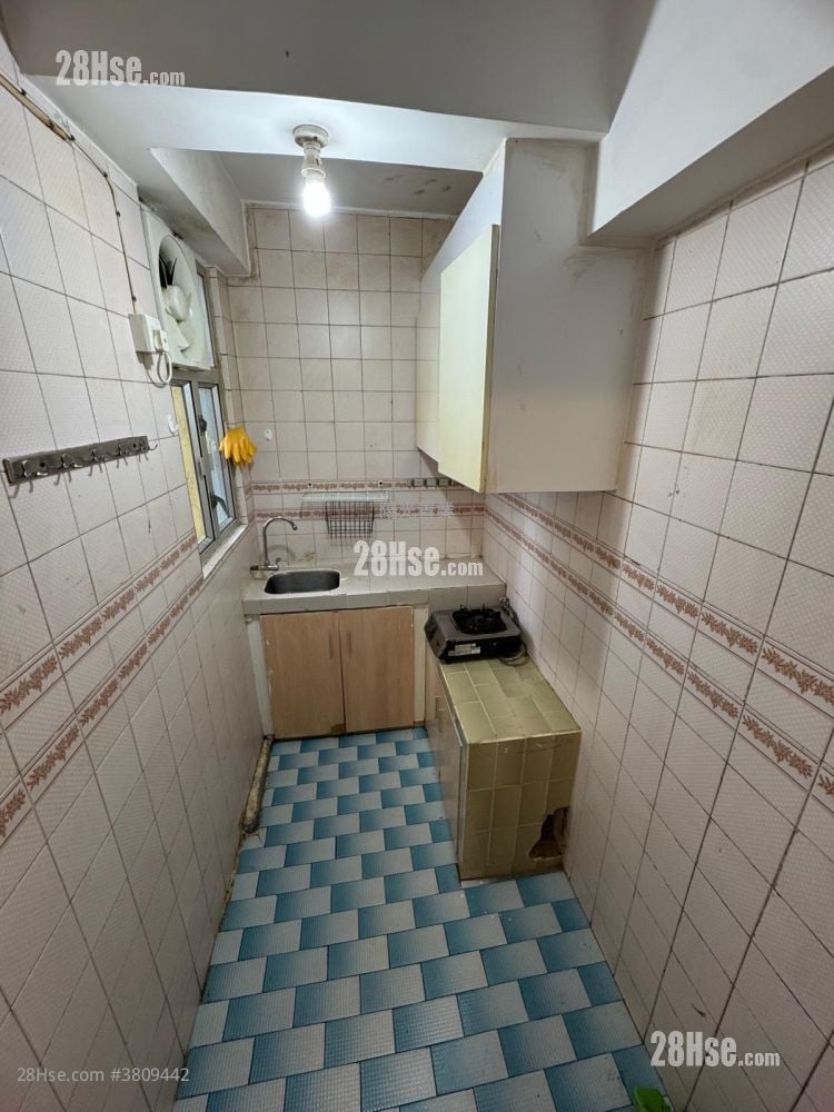 Ho Shun King Building Sell 2 Bedrooms , 1 Bathroom 324 ft²