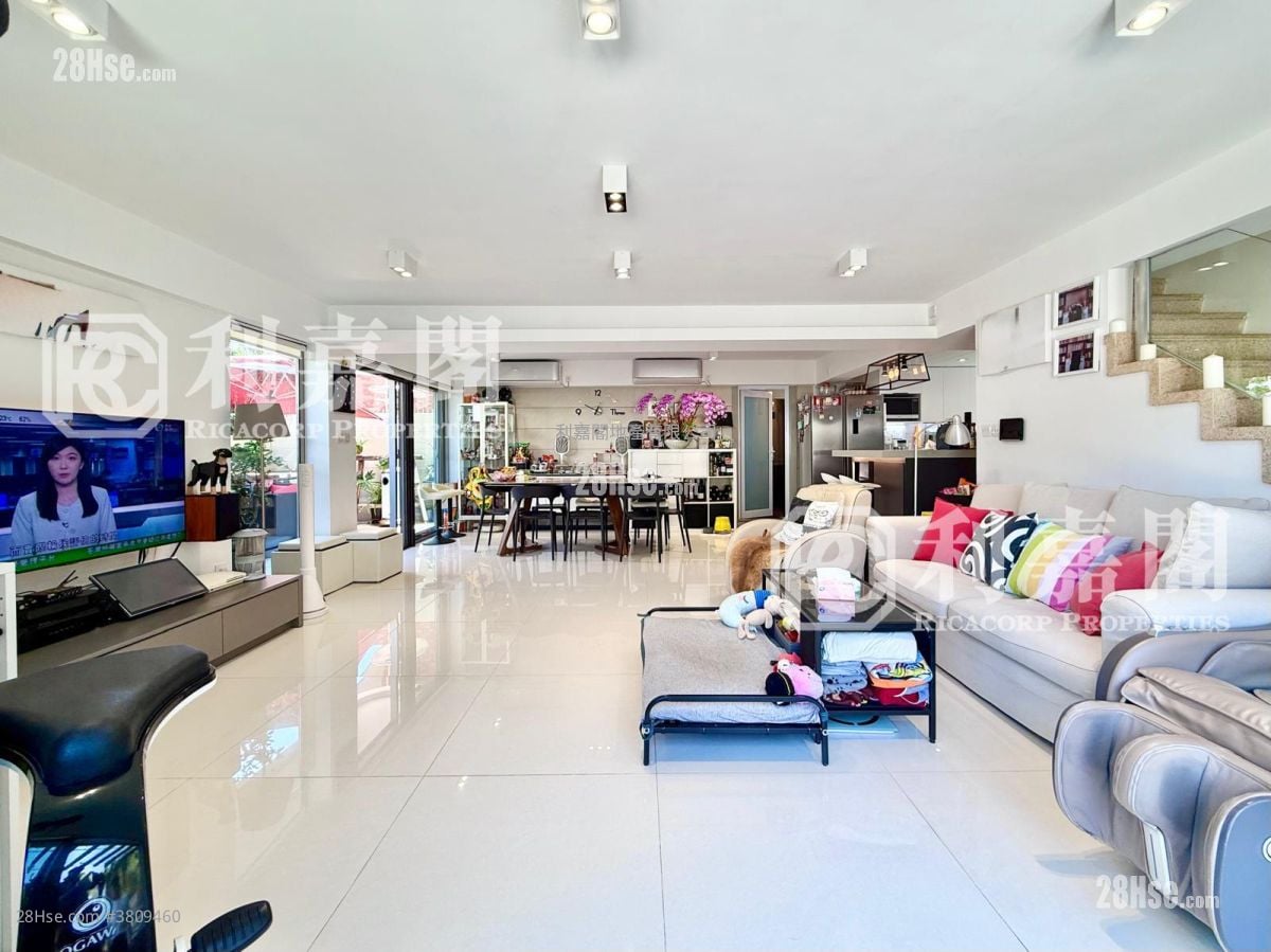 Ha Yeung Village Sell 3 Bedrooms , 3 Bathrooms 1,400 ft²