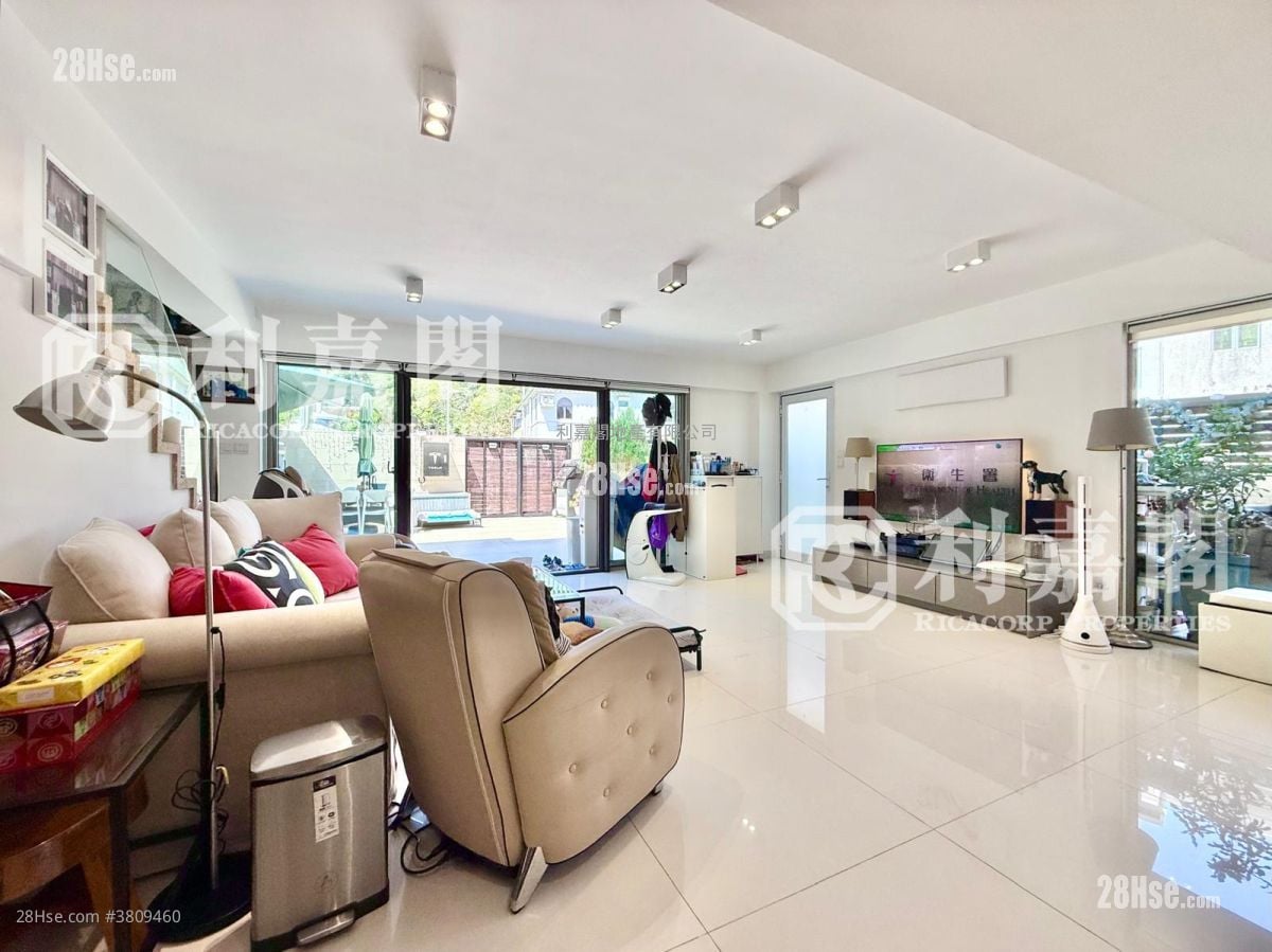 Ha Yeung Village Sell 3 Bedrooms , 3 Bathrooms 1,400 ft²