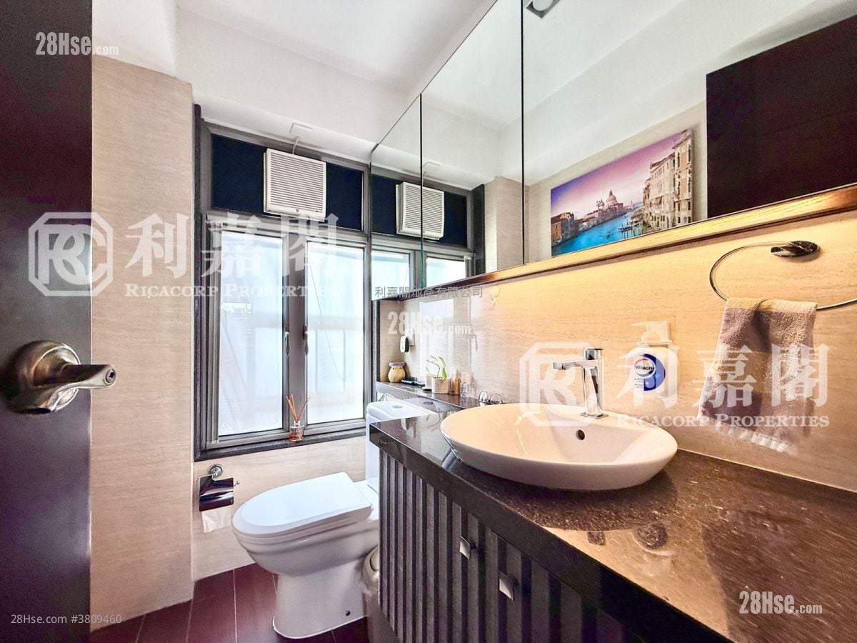 Ha Yeung Village Sell 3 Bedrooms , 3 Bathrooms 1,400 ft²