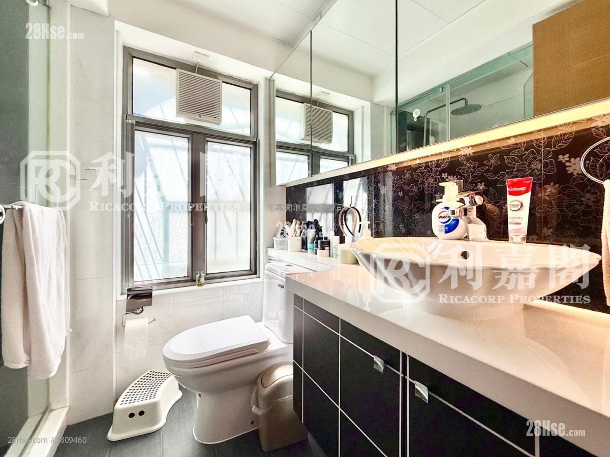 Ha Yeung Village Sell 3 Bedrooms , 3 Bathrooms 1,400 ft²