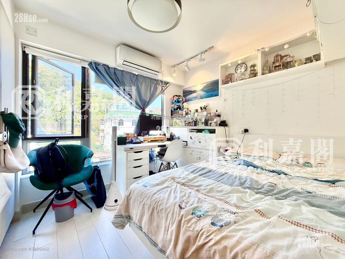 Ha Yeung Village Sell 3 Bedrooms , 3 Bathrooms 1,400 ft²