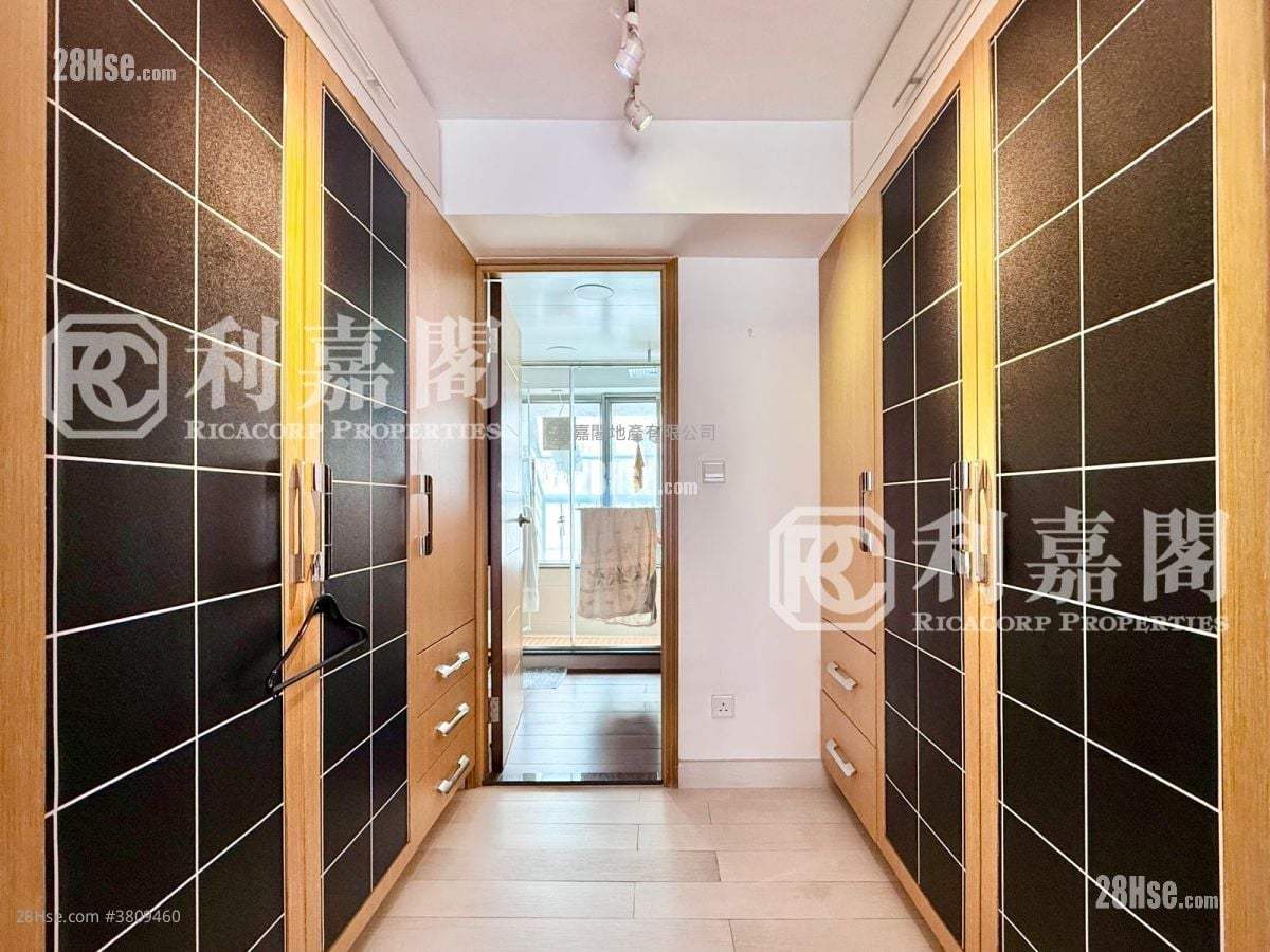 Ha Yeung Village Sell 3 Bedrooms , 3 Bathrooms 1,400 ft²