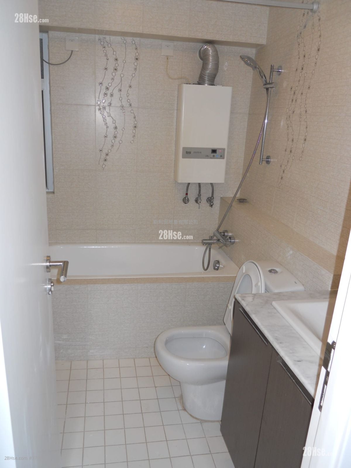 凤辉阁 租盘 2 房 , 1 浴室 580 平方尺