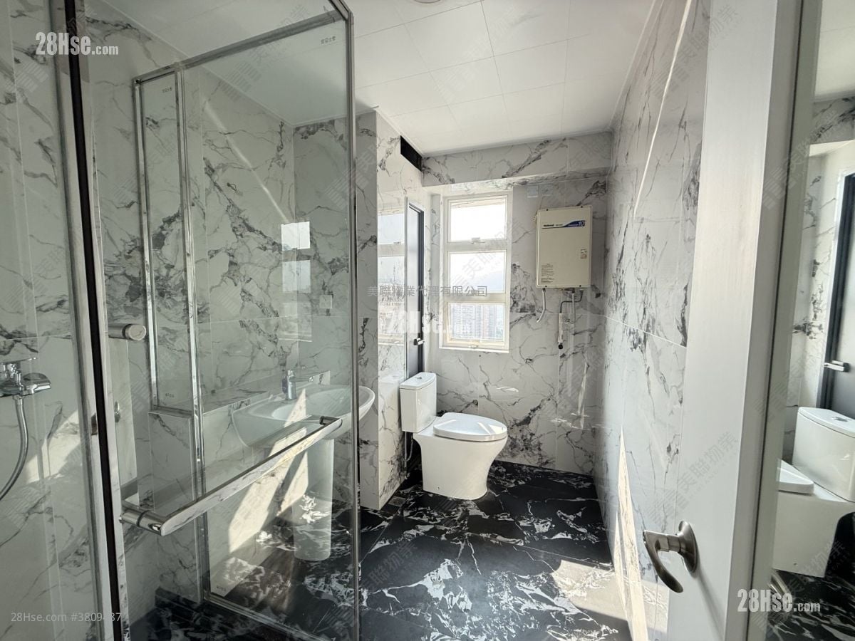 World-Wide Gardens Sell 4 Bedrooms , 2 Bathrooms 1,800 ft²