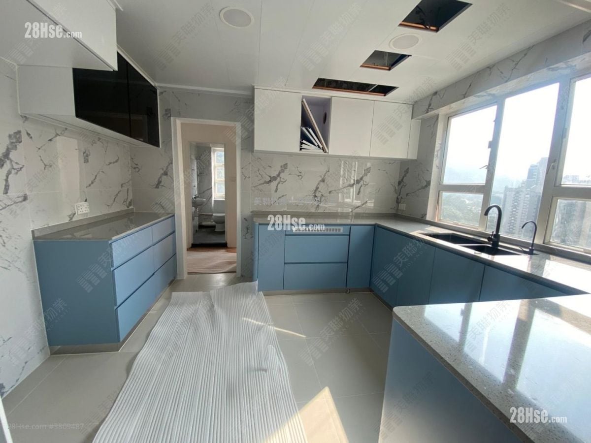 World-Wide Gardens Sell 4 Bedrooms , 2 Bathrooms 1,800 ft²