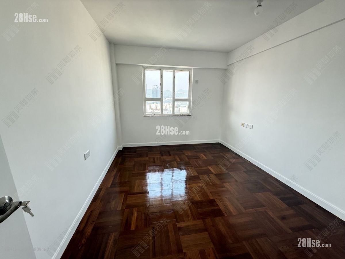 World-Wide Gardens Sell 4 Bedrooms , 2 Bathrooms 1,800 ft²