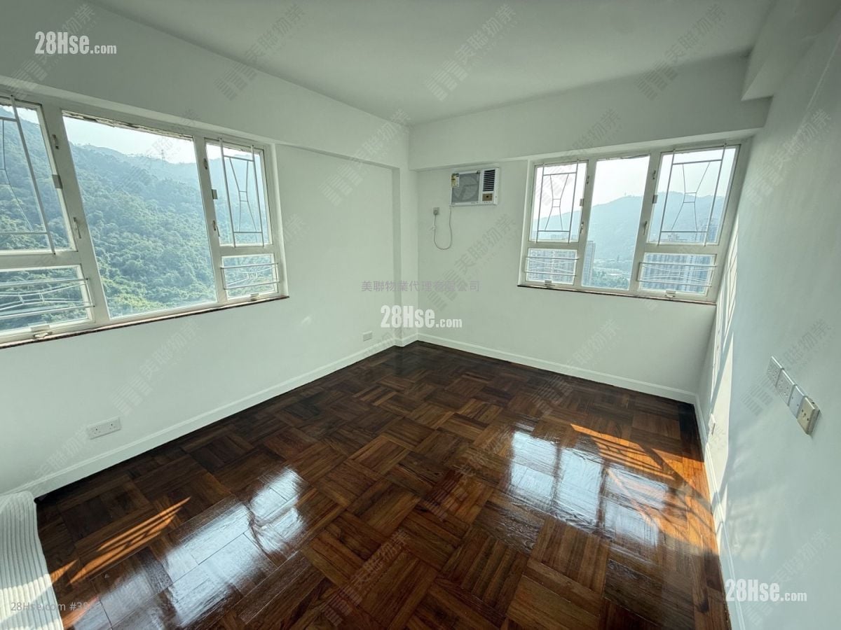 World-Wide Gardens Sell 4 Bedrooms , 2 Bathrooms 1,800 ft²