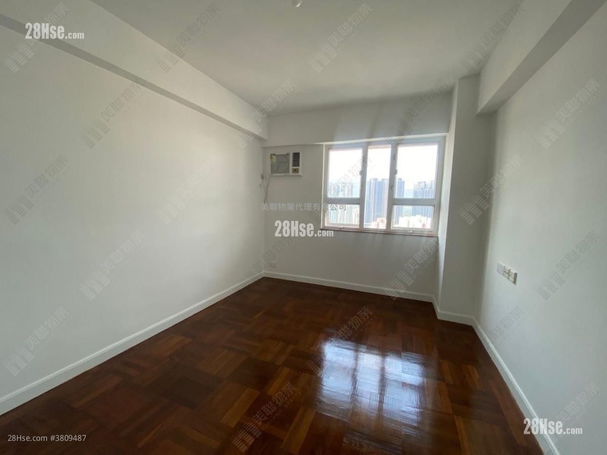 World-Wide Gardens Sell 4 Bedrooms , 2 Bathrooms 1,800 ft²