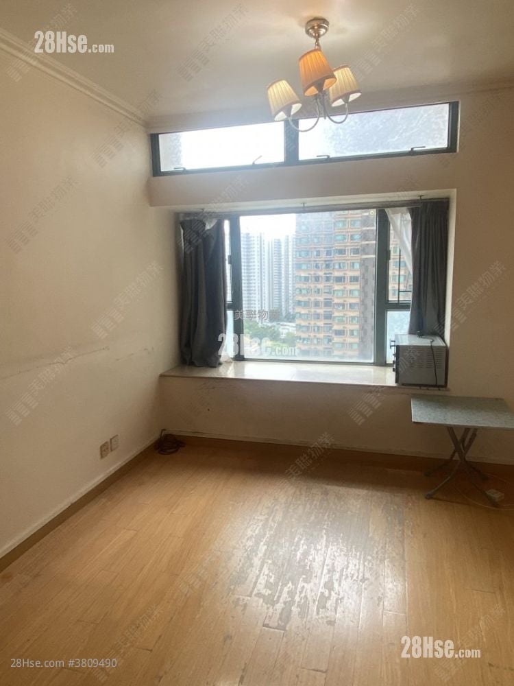 living room: Grand Regentville Sell 2 Bedrooms , 1 Bathroom 462 ft²