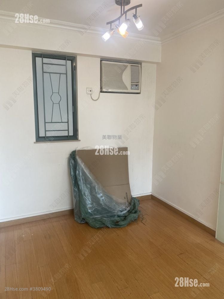 living room: Grand Regentville Sell 2 Bedrooms , 1 Bathroom 462 ft²