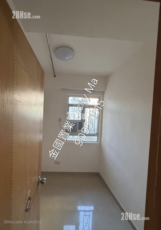 Hong Ning Building Sell 2 Bedrooms , 1 Bathroom 330 ft²