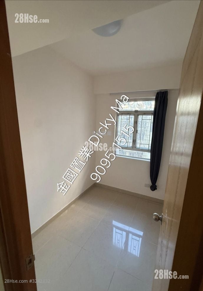 Hong Ning Building Sell 2 Bedrooms , 1 Bathroom 330 ft²