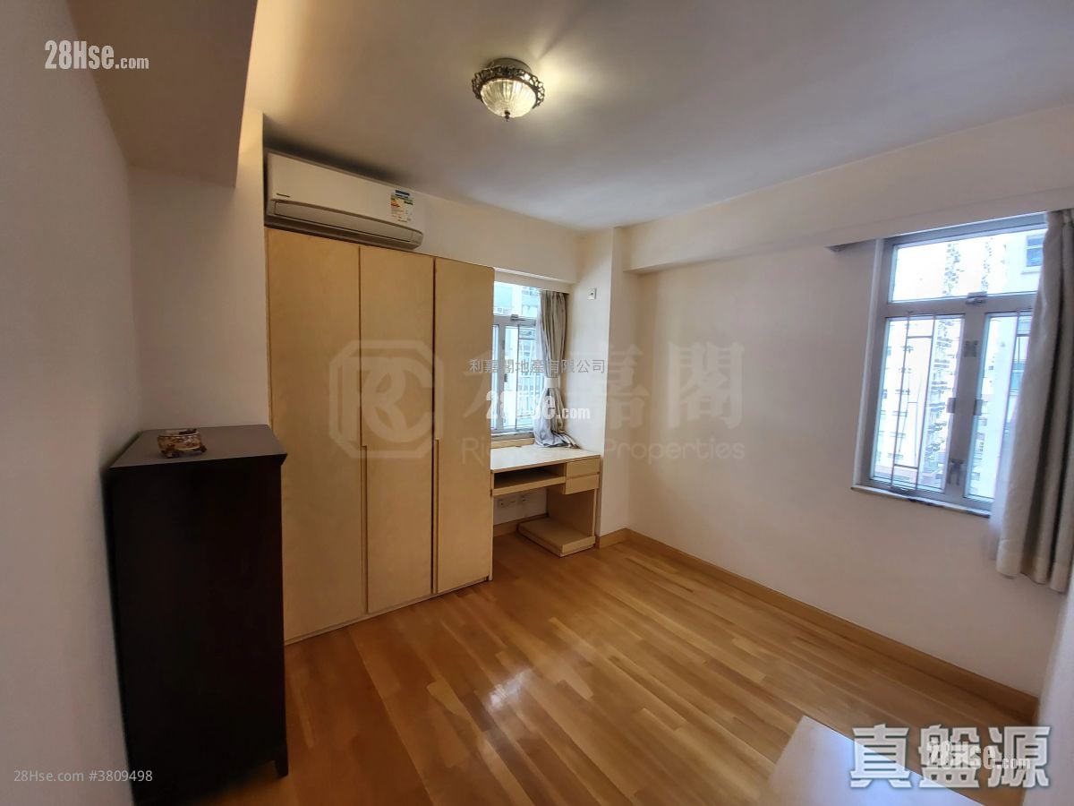Mei Foo Sun Chuen Sell 3 Bedrooms , 2 Bathrooms 927 ft²