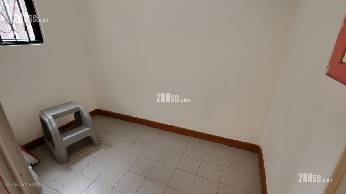 Paris Garden Rental 3 Bedrooms , 2 Bathrooms 924 ft²