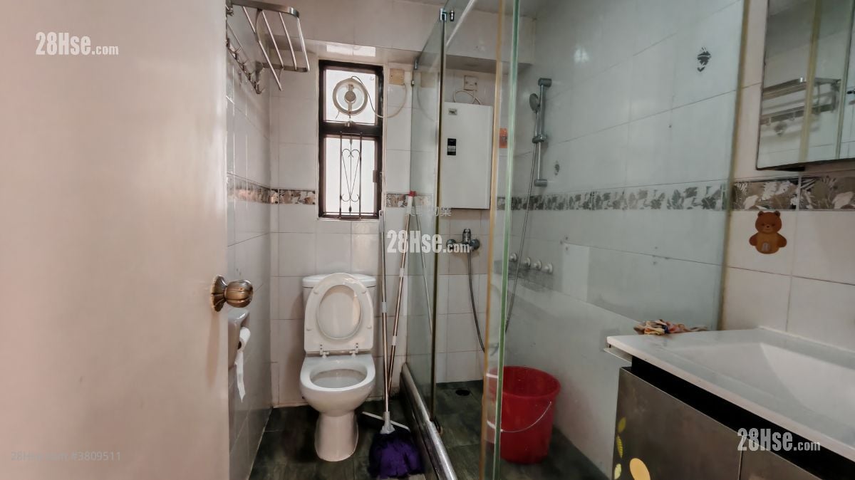 Paris Garden Rental 3 Bedrooms , 2 Bathrooms 924 ft²