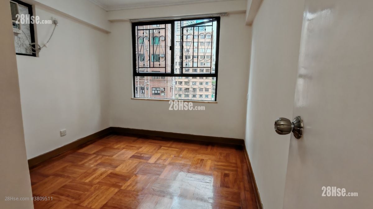 Paris Garden Rental 3 Bedrooms , 2 Bathrooms 924 ft²