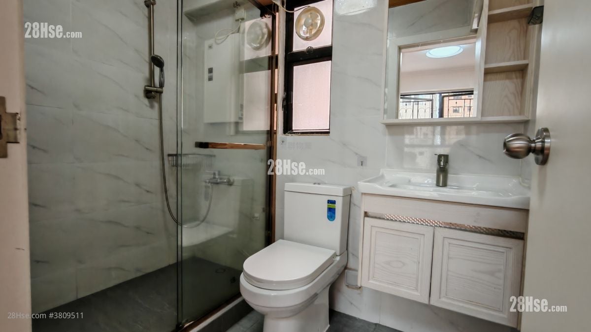 Paris Garden Rental 3 Bedrooms , 2 Bathrooms 924 ft²