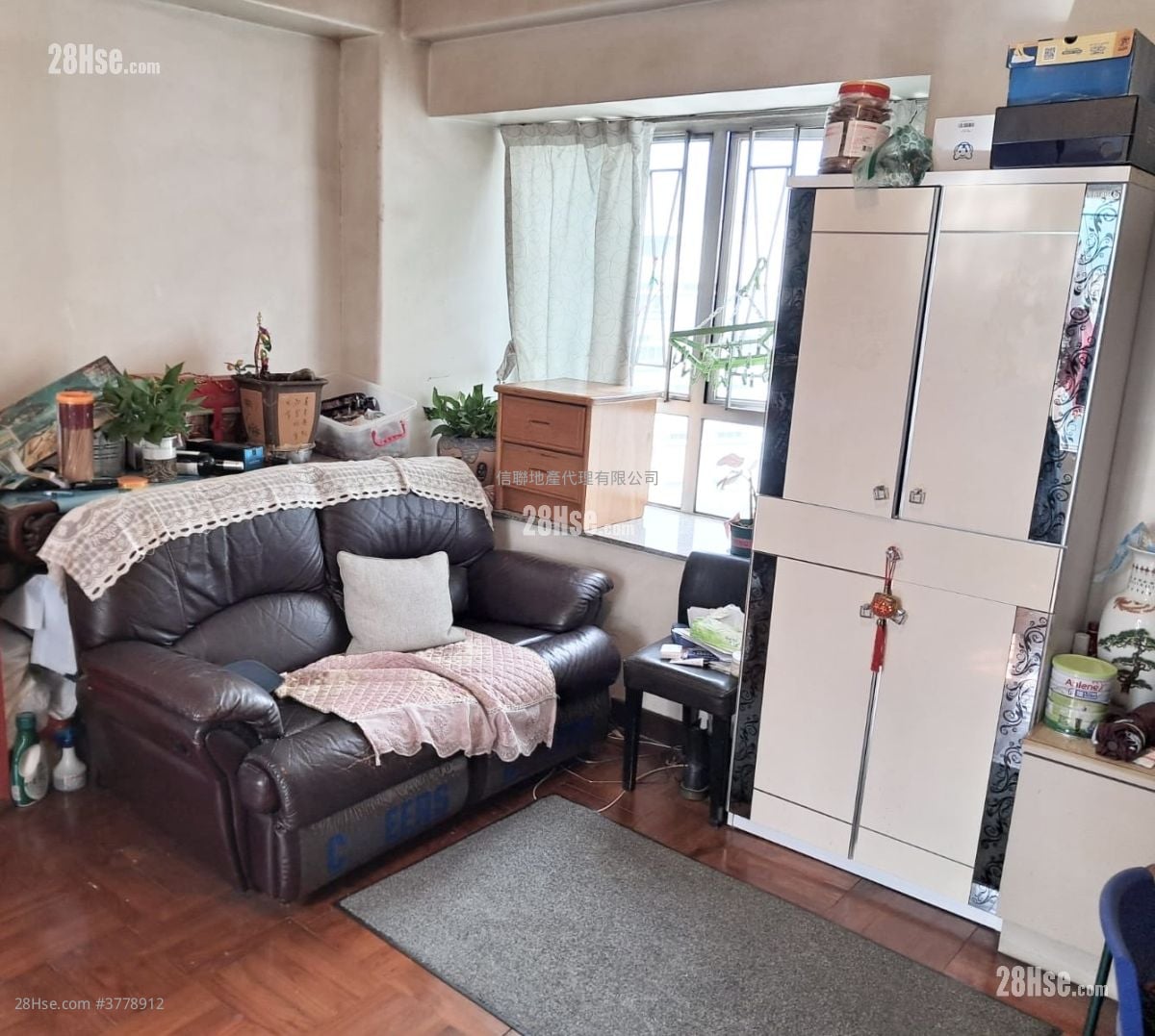 Wo Fung Court Sell 3 Bedrooms , 1 Bathroom 437 ft²