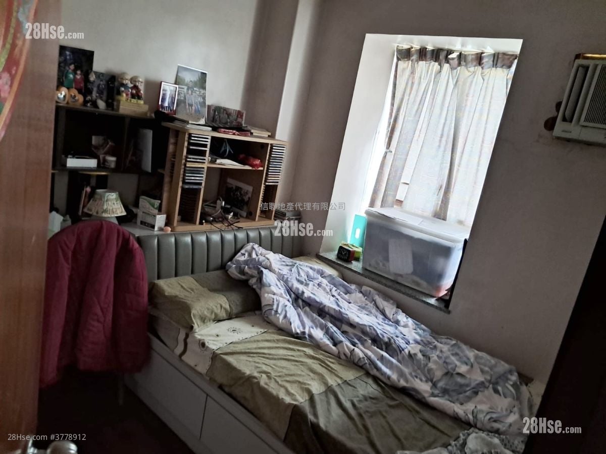 Wo Fung Court Sell 3 Bedrooms , 1 Bathroom 437 ft²