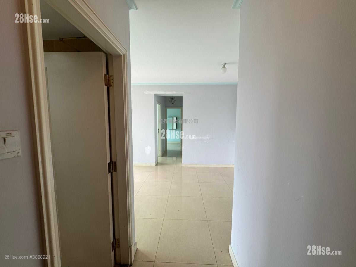 Sky Tower Sell 2 Bedrooms , 1 Bathroom 539 ft²