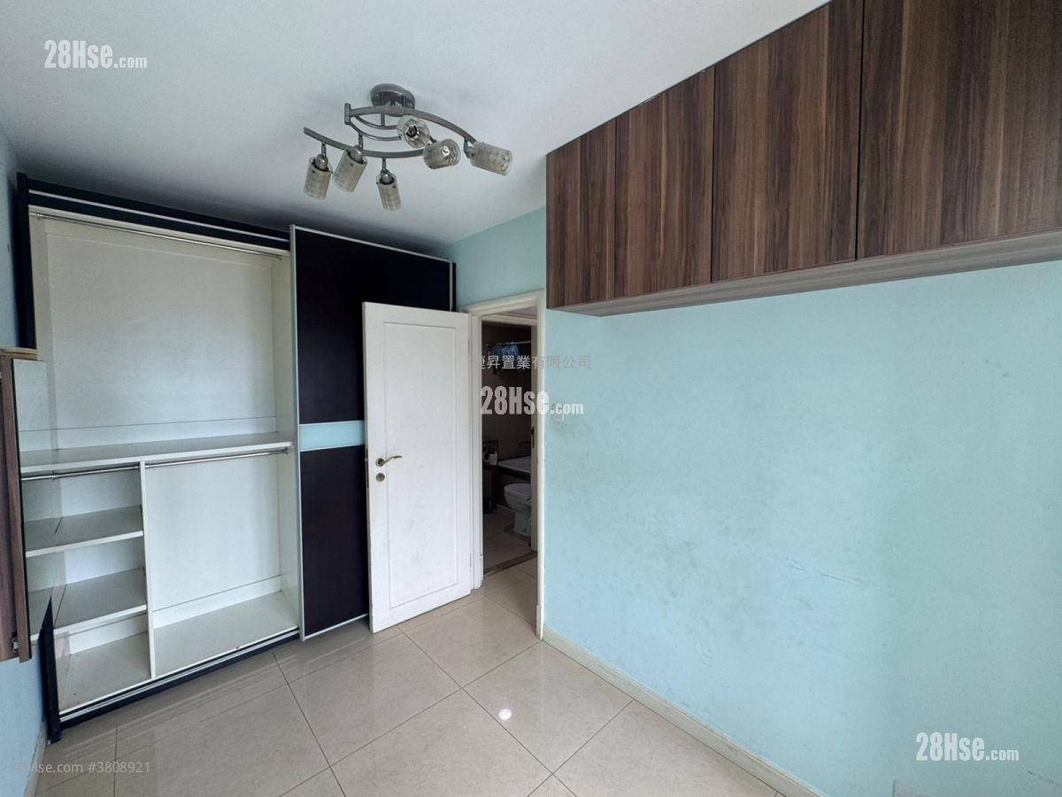 Sky Tower Sell 2 Bedrooms , 1 Bathroom 539 ft²