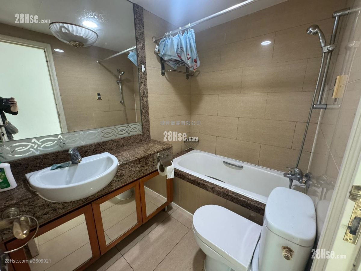 Sky Tower Sell 2 Bedrooms , 1 Bathroom 539 ft²