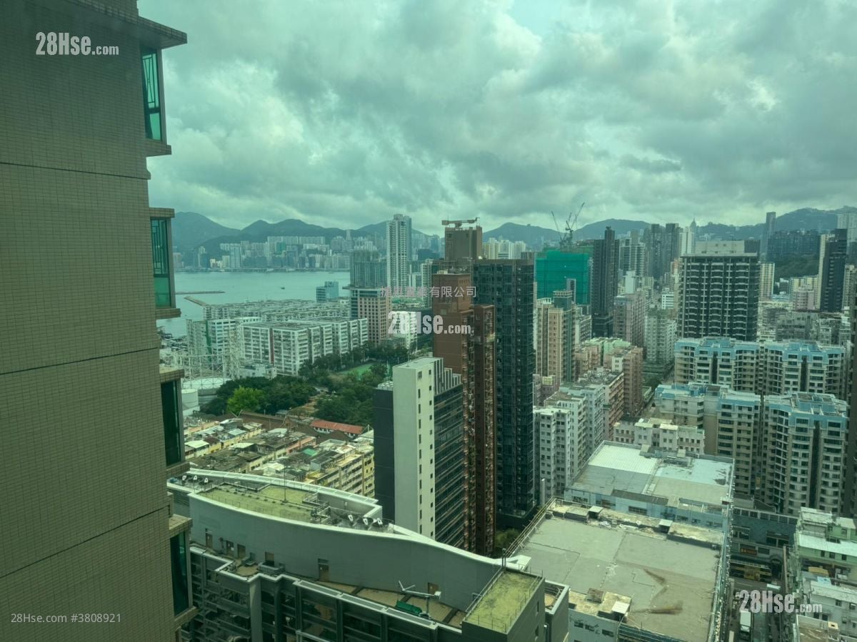 Sky Tower Sell 2 Bedrooms , 1 Bathroom 539 ft²