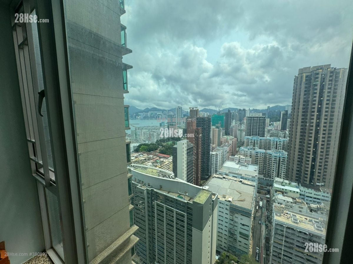 Sky Tower Sell 2 Bedrooms , 1 Bathroom 539 ft²