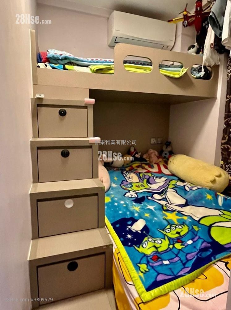 Kwun Tak Court Sell 2 Bedrooms , 1 Bathroom 443 ft²