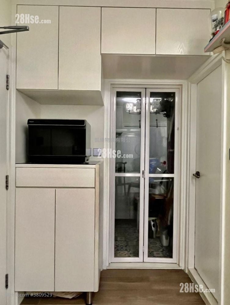 Kwun Tak Court Sell 2 Bedrooms , 1 Bathroom 443 ft²