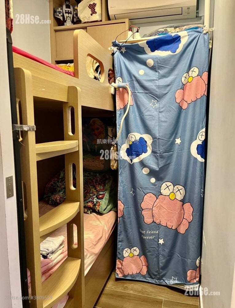 Kwun Tak Court Sell 2 Bedrooms , 1 Bathroom 443 ft²