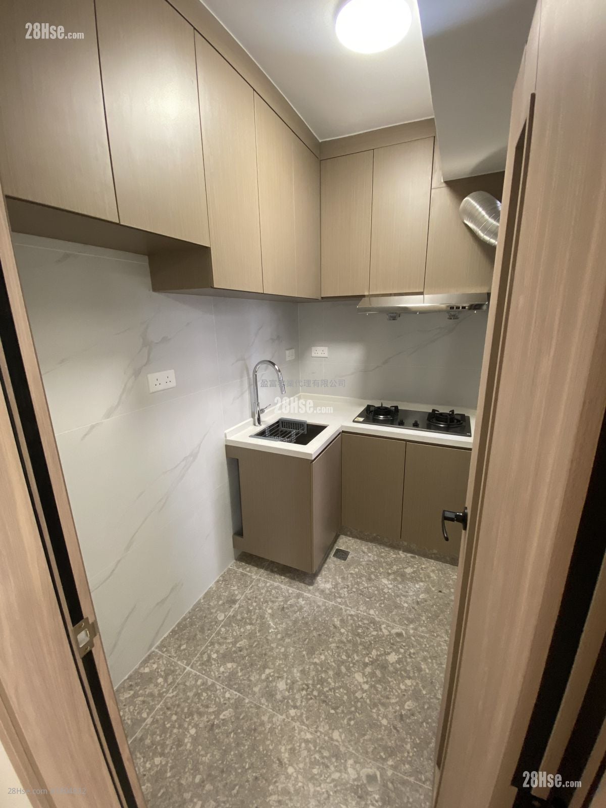 百年大楼 租盘 2 房 , 1 浴室 416 平方尺