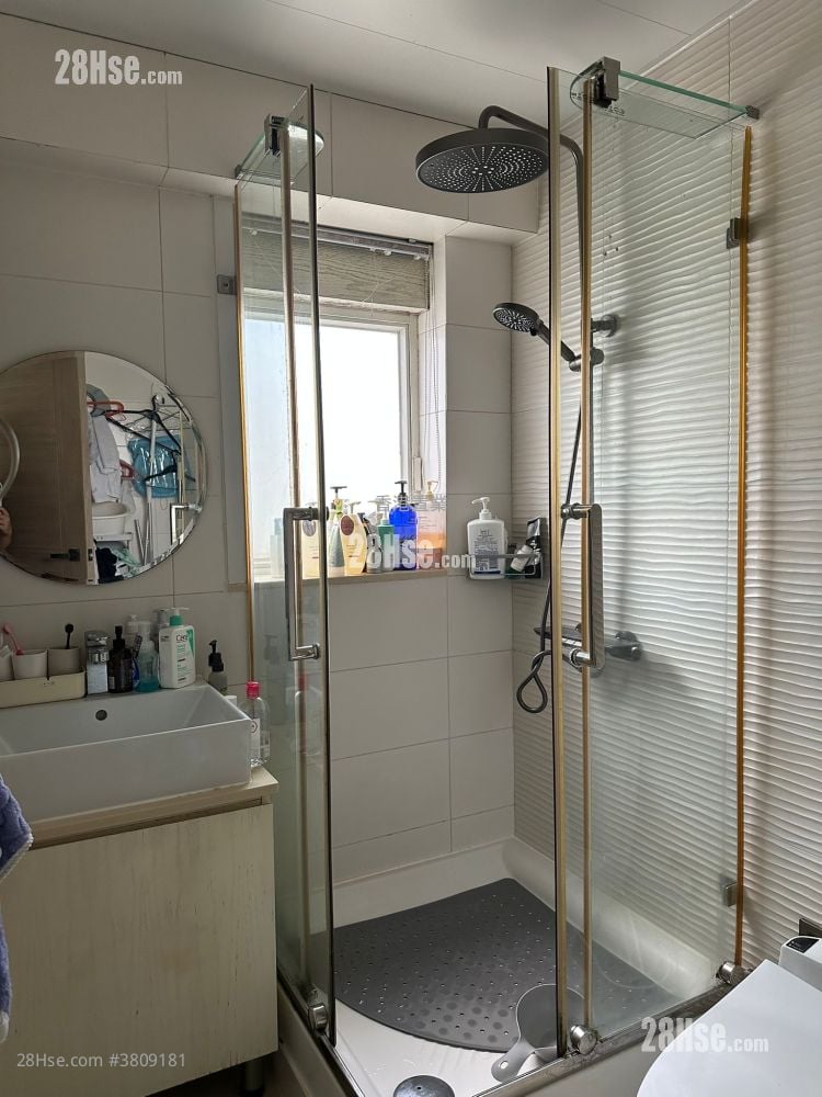 The Waterfront Sell 4 Bedrooms 1,642 ft²