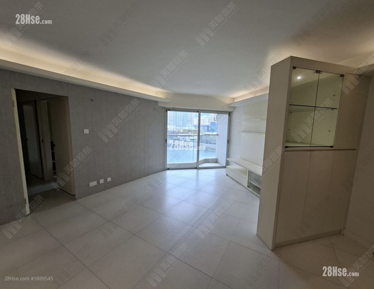 Pictorial Garden Rental 849 ft²