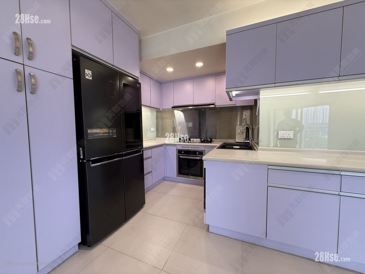 Pictorial Garden Rental 849 ft²