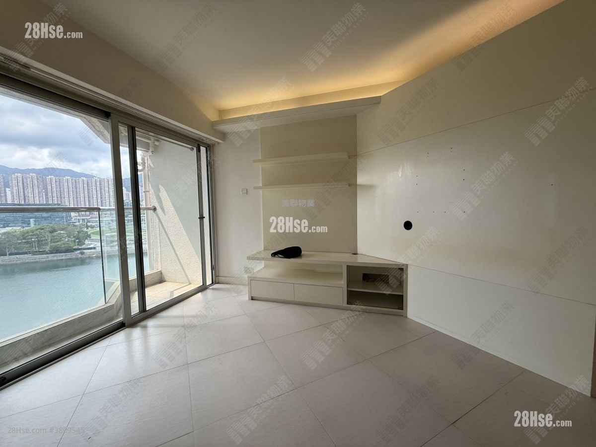 Pictorial Garden Rental 849 ft²