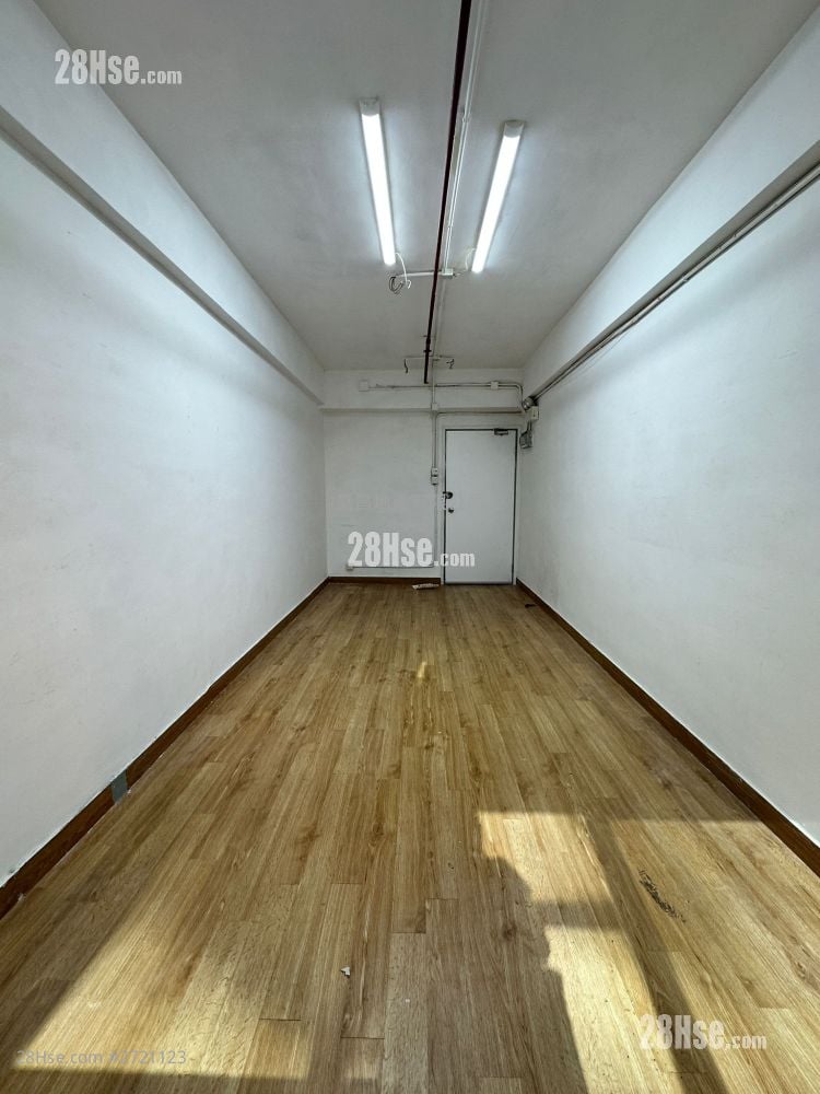 Pakpolee Commercial Centre Rental Studio